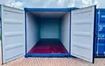 Offener blauer Container auf gepflasterter Fläche bei Lager-Ein DE GmbH Schwülper, Innenraum sichtbar, Türen weit geöffnet.