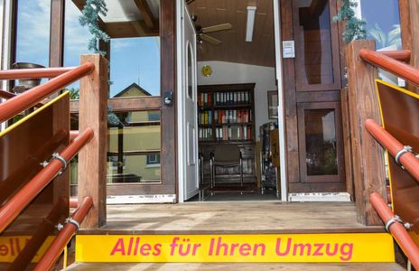 -StorageBook-Detailansicht 1 Treppe_Podest_mit_offener_T_r_DSC_0084.jpg
