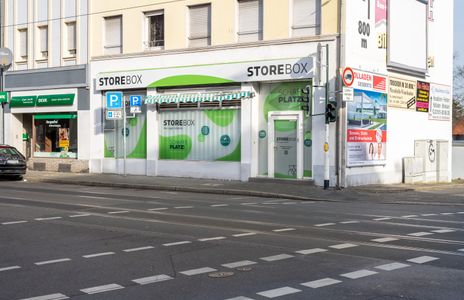 -StorageBook-Detailansicht 1 storebox-krefeld-hulser-strasse--2023-02-09-Krefeld-Storebox-Krefeld-Inrath-KIH-Huelser-Strasse-47-49-offenblende-LODR-0001_v3.jpeg