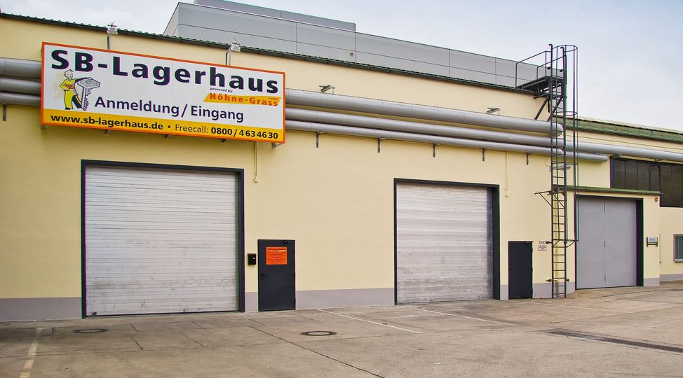 -StorageBook-Detailansicht 4 01_SB_Lagerhaus_Aussentore.jpg