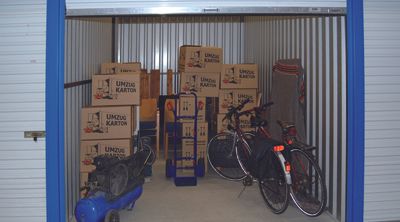 -StorageBook-Detailansicht 1 06-Safe_Box_Einlagerung_Bielefeld_Blick_in_Lagerbox.jpg