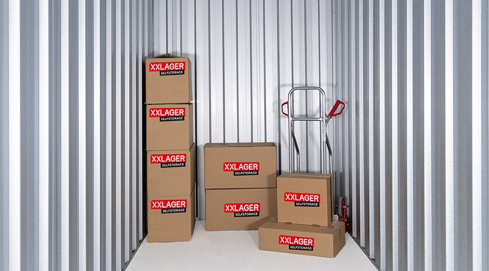-StorageBook-Detailansicht 6 xxlager-lagerraum-klein-mit-kartons-und-platz-fur-mehr.jpg