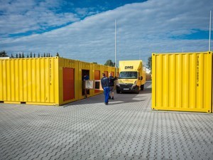 Friedrich Friedrich Darmstadt: a-107-Einlagerung in Lagerbox.jpg