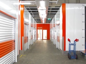 myStorage GmbH Fürth: Flur1-mit-B roeingang-quer-F .jpg