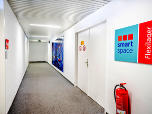 Sirius München: Obersendling Flexilager Eingang.jpg