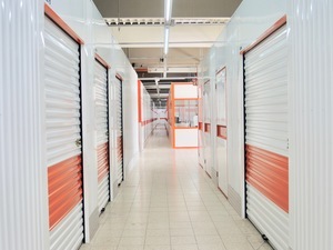 myStorage GmbH Neu-Ulm: Innen-Flur-mittel1-NU.jpg