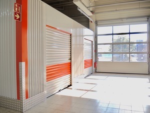 myStorage GmbH Neu-Ulm: Innen-Sektionaltor1-NU.jpg