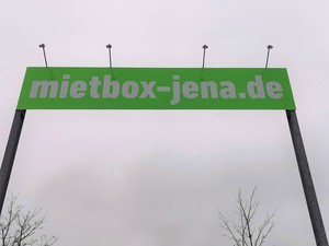mietbox-jena.de Jena: www-mietbox-jena-de-zollnitz-zollnitzer-strasse--Neue Beschilderung der Pylone2.jpg