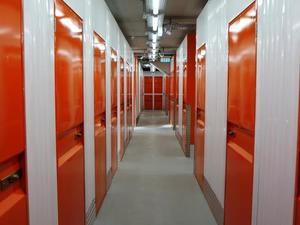 kwBox Die Lagerprofis Bremerhaven: kwBox-Die-Lagerprofis-Selfstorage-Bremerhaven-Barkhausenstrasse-Innen-1.JPG