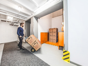 LAGER-EIN.de GmbH Schwülper: Lagerraum storage Einlagerung lastenaufzug lager-ein.de braunschweig schw lper.jpg