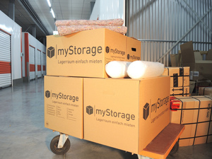 myStorage GmbH Mannheim: mystorage-ag-mannheim-john-deere-strasse--Fuhrpark-Rollwagen-mit-Kartons2.jpg
