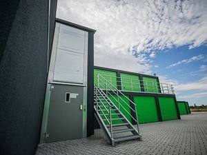 BOX!T Grevenbroich: box-t-grevenbroich-daimlerstr--Boxen Aufgang und Aufzug 2.jpg