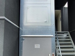 SPEICHER-BOX Erfurt: box-t-erfurt-friedrich-glenck-strasse--Aufzug mit Treppenaufgang OG.jpg
