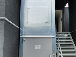 BOX!T Erfurt: box-t-erfurt-friedrich-glenck-strasse--Aufzug mit Treppenaufgang OG.jpg
