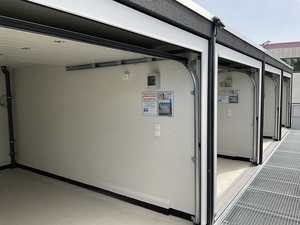 SPEICHER-BOX Erfurt: box-t-erfurt-friedrich-glenck-strasse--OG Lagereinheiten offener Durchgang.JPG