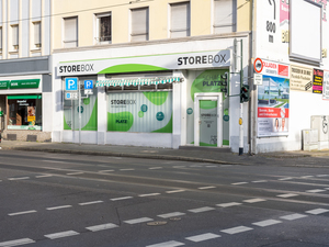 Storebox Krefeld: storebox-krefeld-hulser-strasse--2023-02-09-Krefeld-Storebox-Krefeld-Inrath-KIH-Huelser-Strasse-47-49-offenblende-LODR-0001 v3.jpeg
