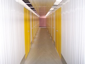Selfstorage Testanlage Berlin: selfstorage-testanlage-berlin-oderberger-strasse--Aztec Yellow doors.jpg