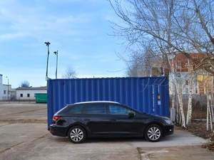 CoStore Leipzig: costore-leipzig-frauenhoferstr--Selfstorage Containerpark mit Auto befahrbar.jpg